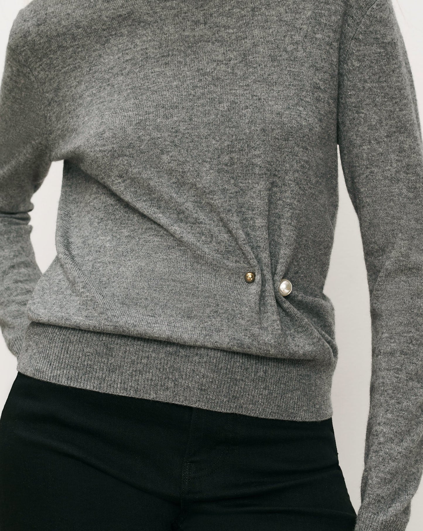 Veronica Beard Frankie Pullover w Pearl Pin