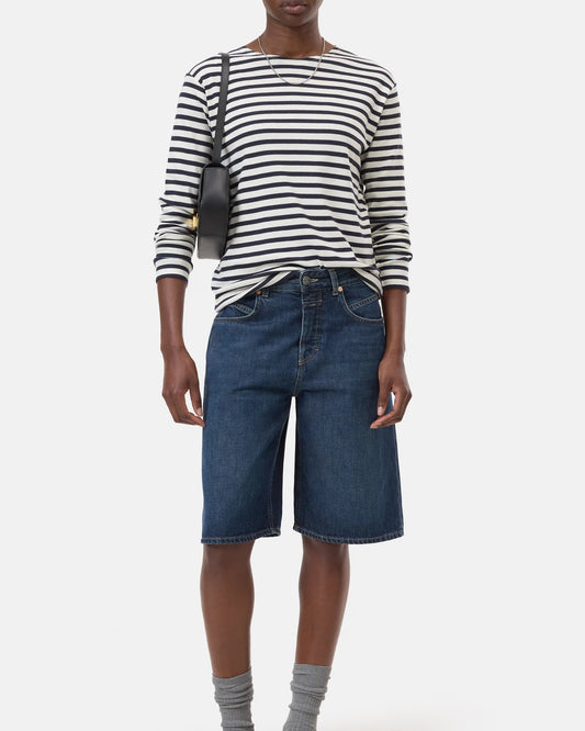 Closed Basic Longsleeve