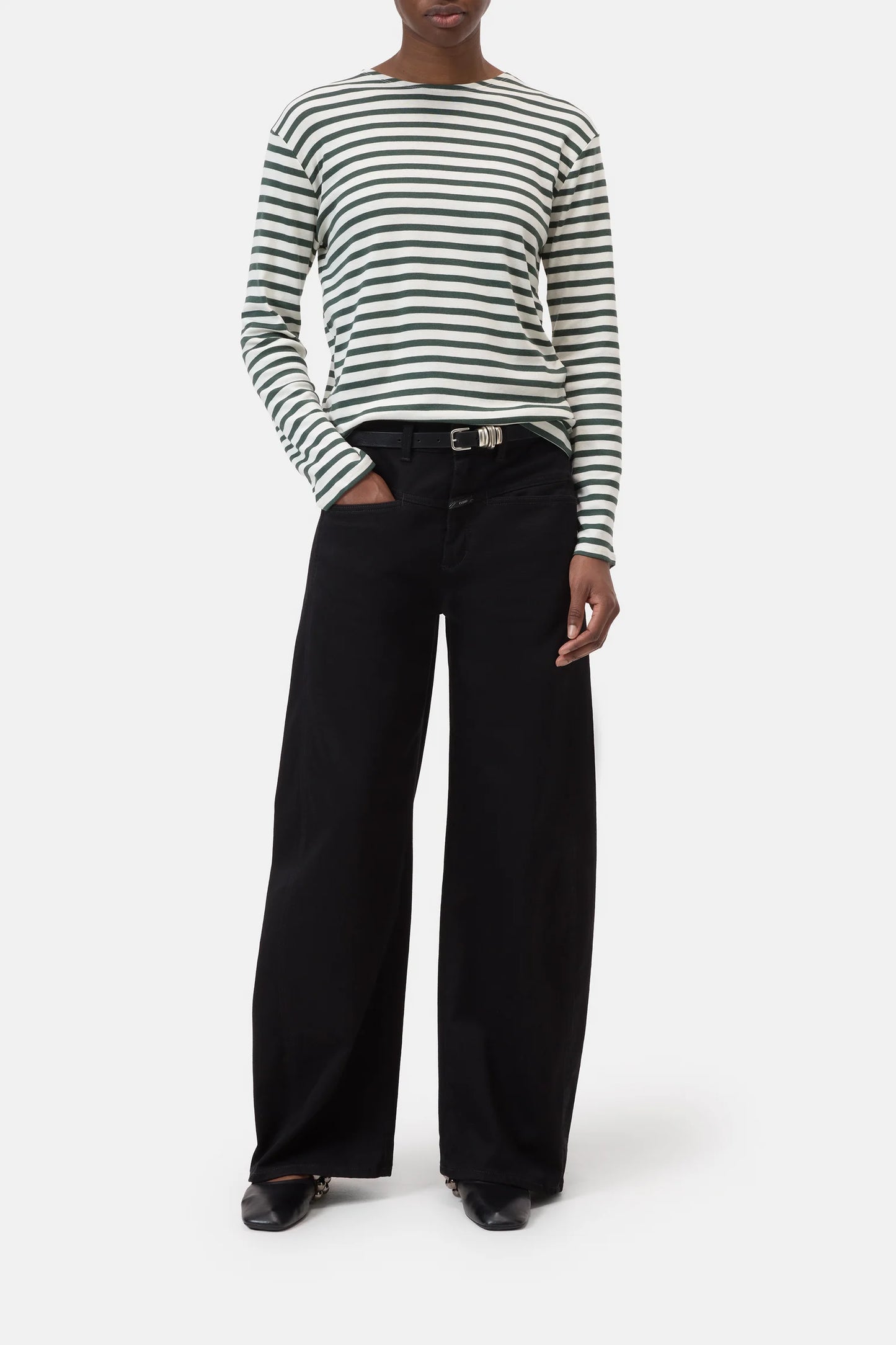 Closed Basic Longsleeve